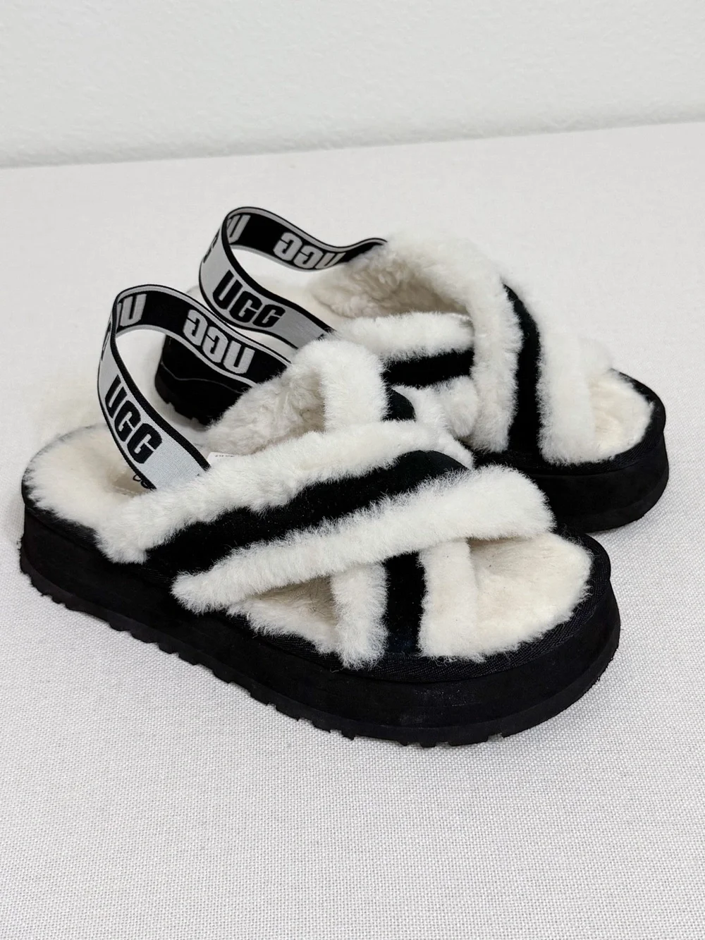 UGG Womens Disco Cross Fuzzy Platform Slide Sandal 10